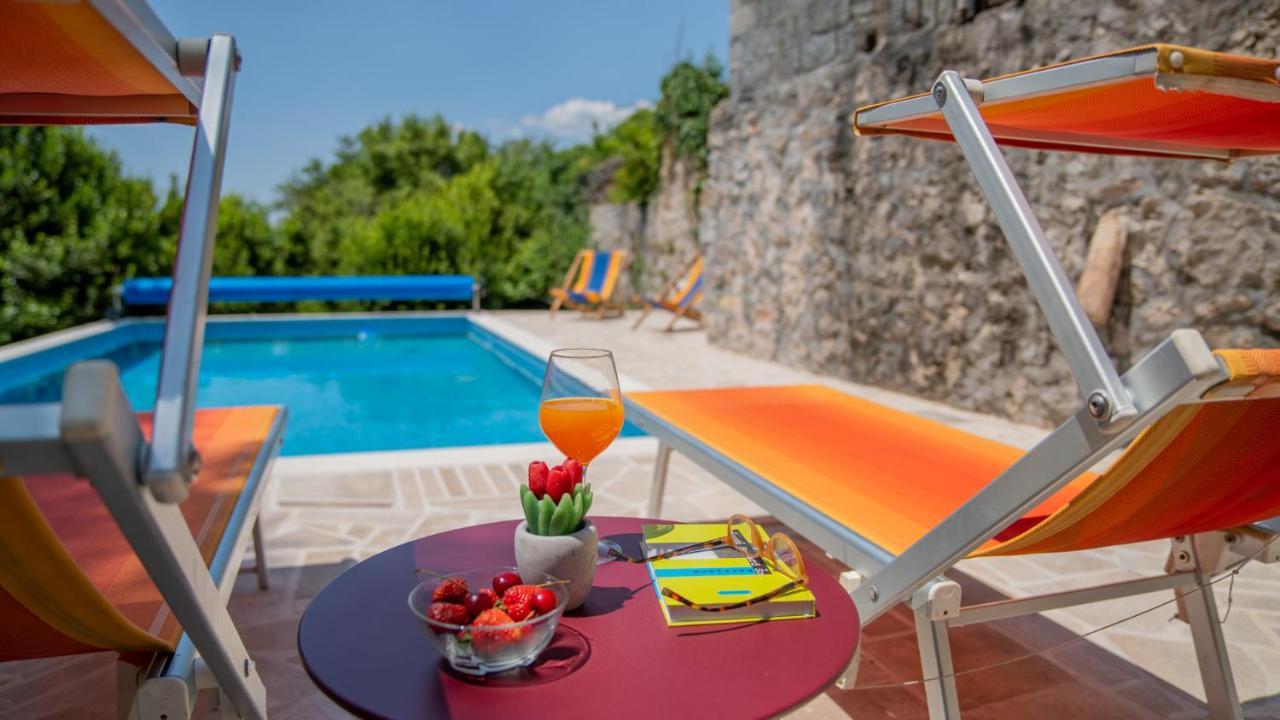 Villa Toscana With A Pool Тиват Екстериор снимка
