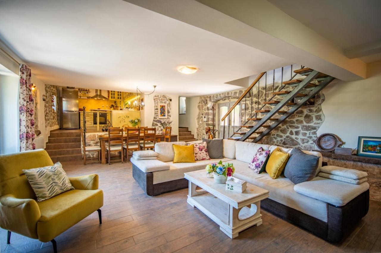 Villa Toscana With A Pool Тиват Екстериор снимка